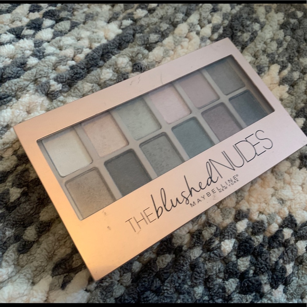 The blushed nudes eyeshadow palette